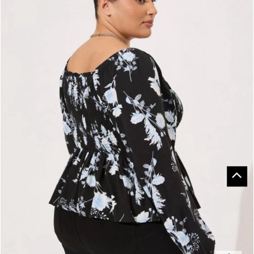 Torrid NWT Rayon Slub Smocked Bodice Floral Long Sleeve Crop Blouse, Size 12 - Picture 3 of 11